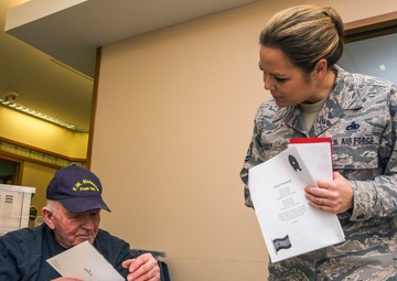 Airmen and fourth graders bring holidays to veterans