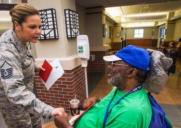 Airmen and fourth graders bring holidays to veterans