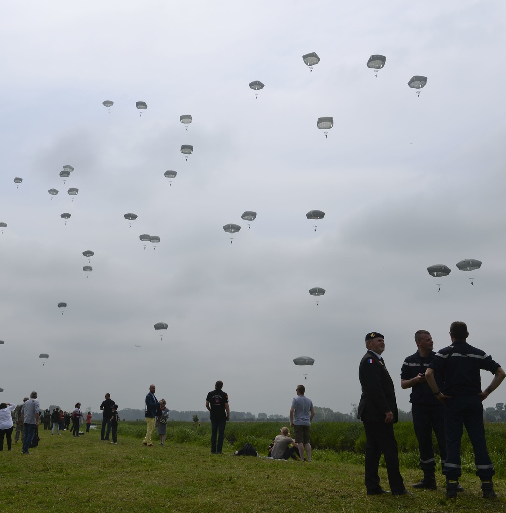 Little Rock AFB airlift squadrons participate in 72nd D-Day anniversary events