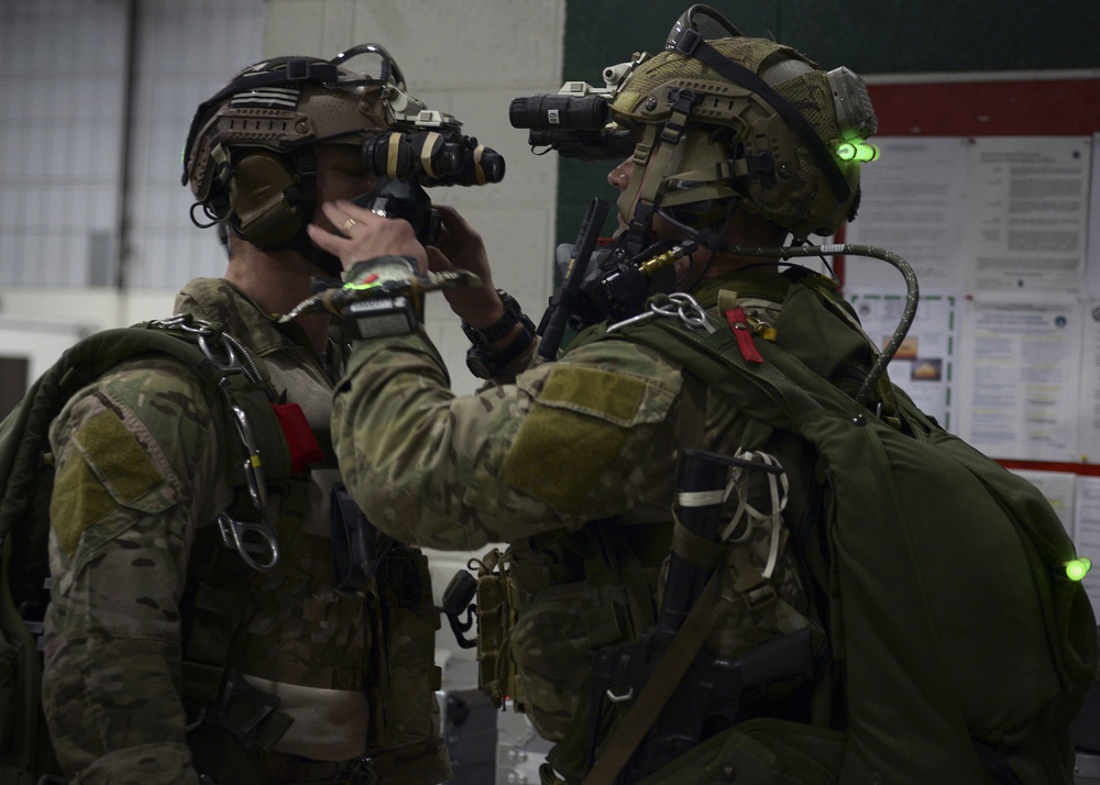 321st STS jumpmaster performs advance-level training