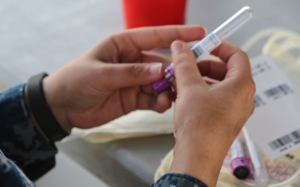 Season of giving: Service members donate blood