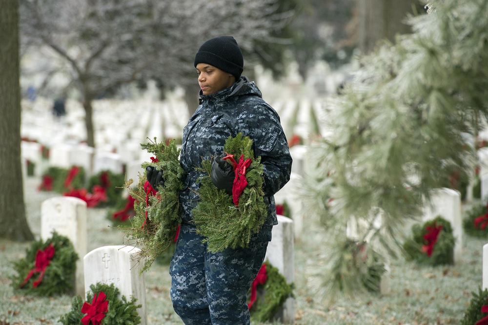 Thousands Volunteer for Annual Arlington Wreath Event