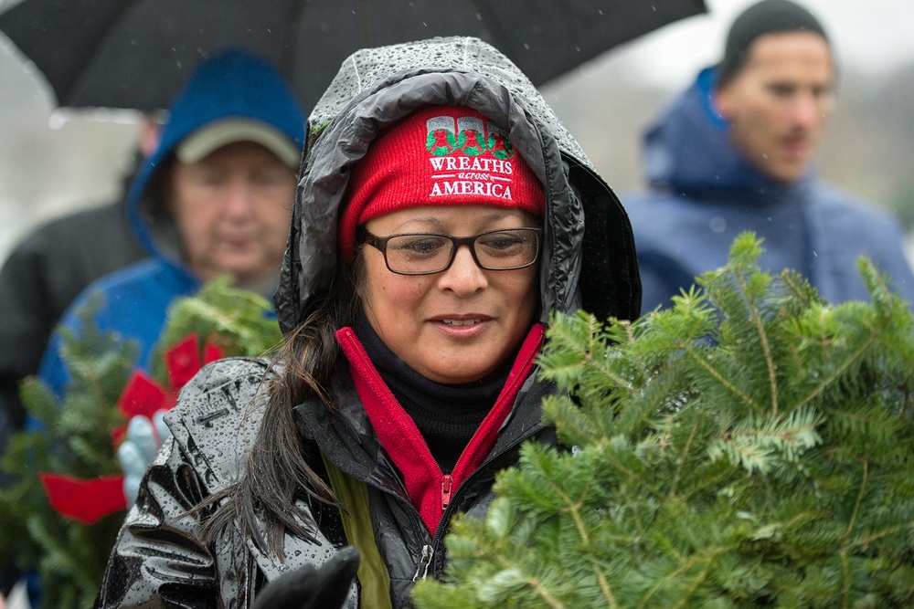 Thousands Volunteer for Annual Arlington Wreath Event