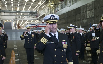 USS Anchorage Holds Change of Command