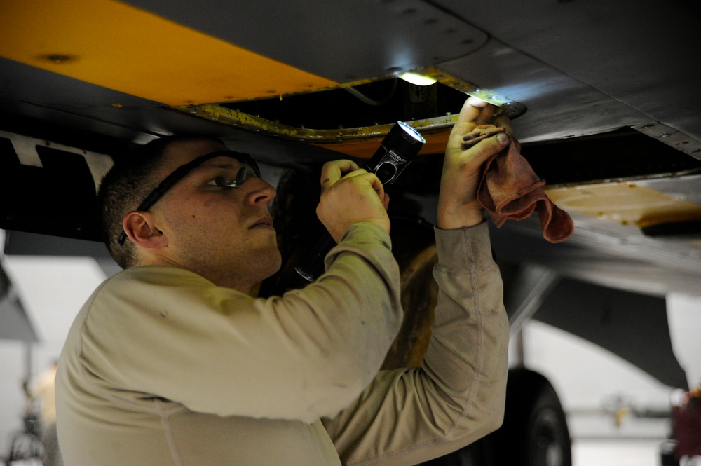KC-135 Flightline Airmen