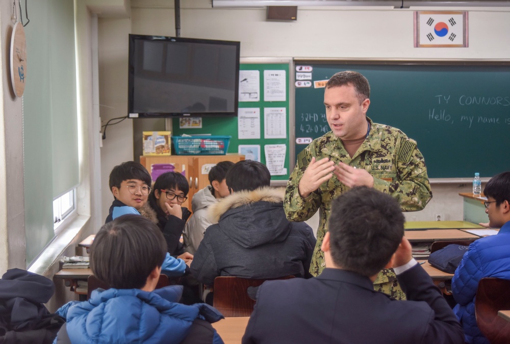 CNFK Sailors Volunteer in Busan