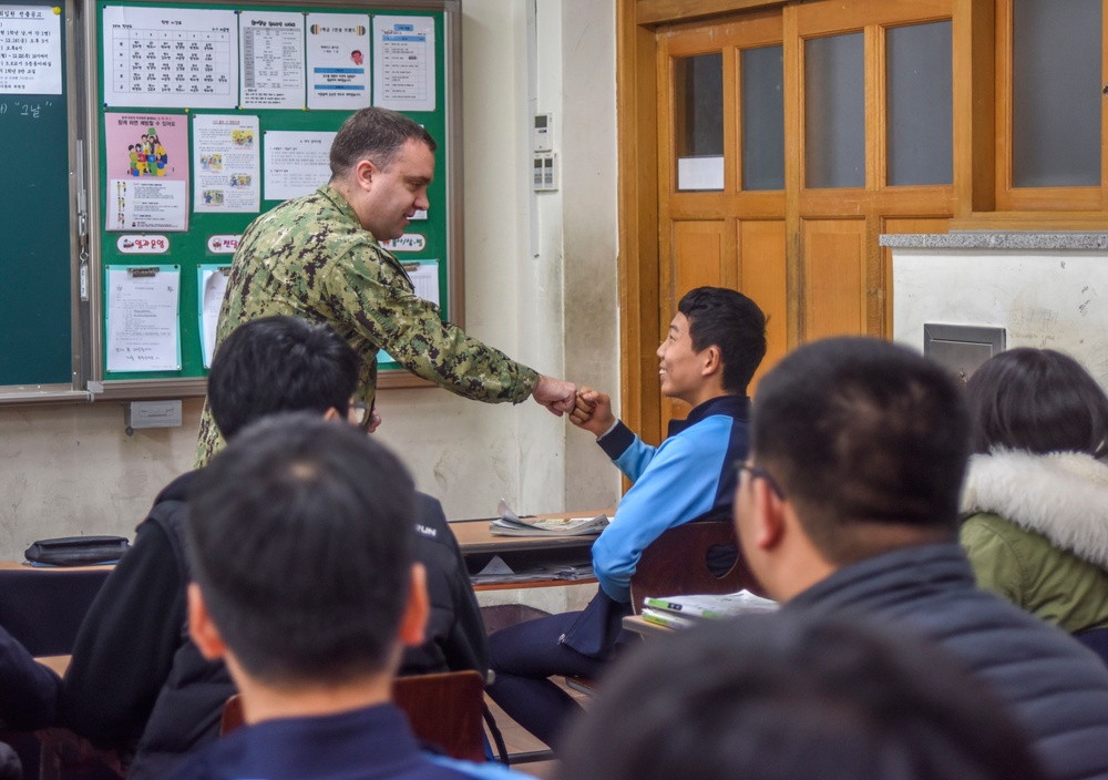 CNFK Sailors Volunteer in Busan