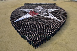 2nd Infantry Division creates "Living Insignia"