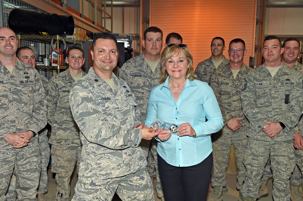 Governors visit deployed Air National Guard members