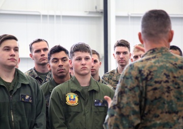 2nd MAW Commanding General commemorates HMHT-302 safety win