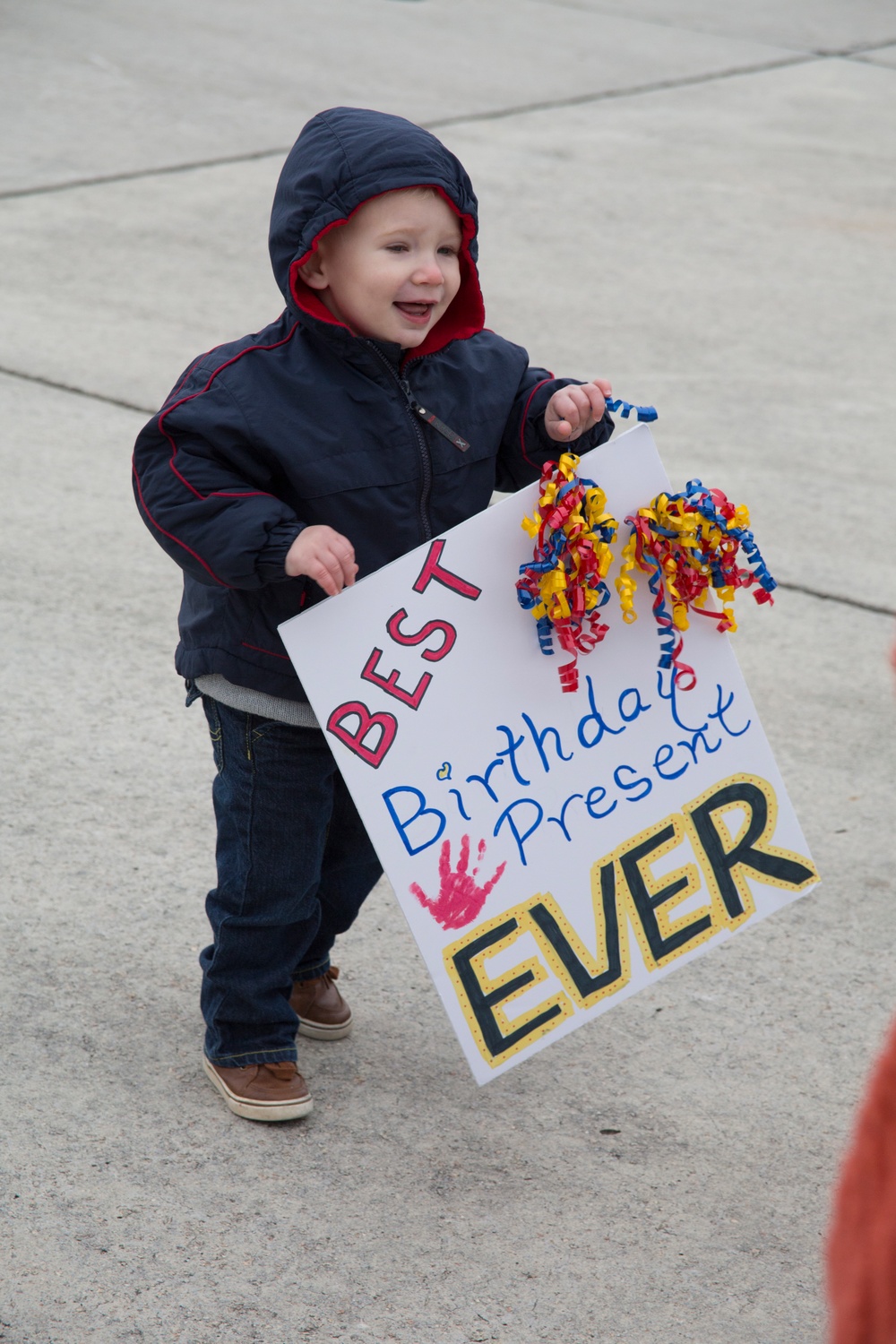 VMA-542 welcomed by family, loved ones from 22nd MEU deployment