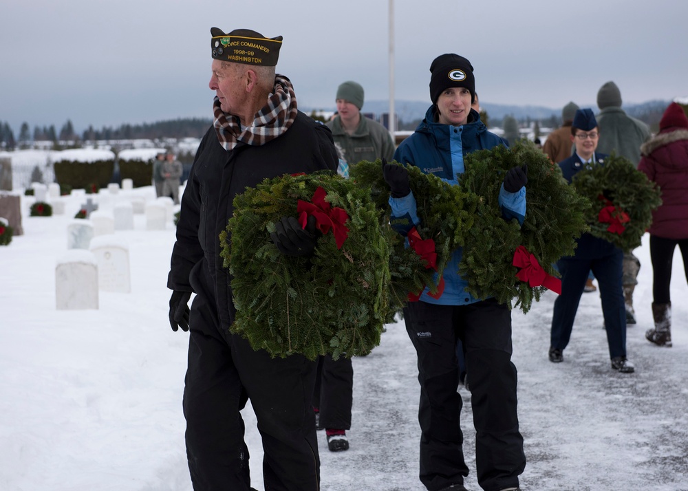 Veterans honoring the dead