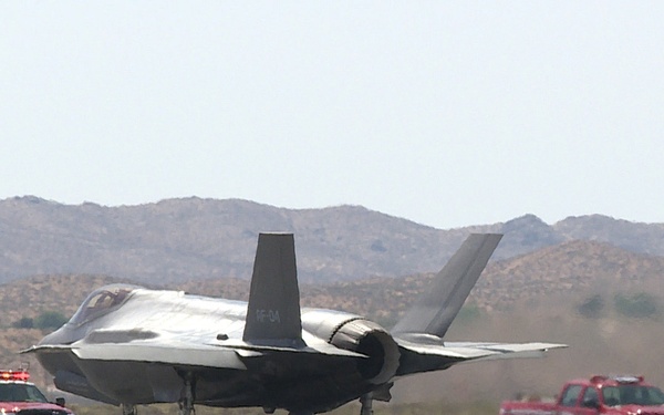 JSF tailhook testing begins at Edwards