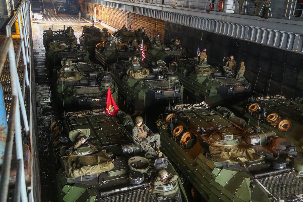 22nd MEU AAVs Splash as Final Stage of Deployment