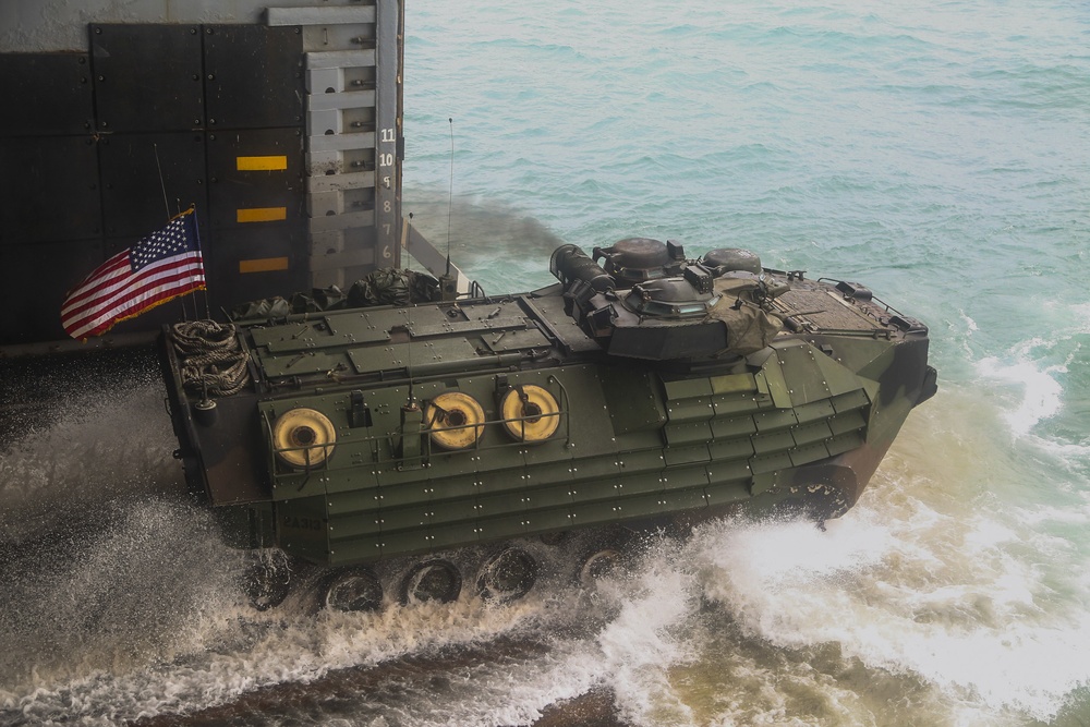 22nd MEU AAVs Splash as Final Stage of Deployment