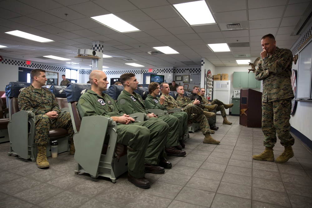 2d MAW Commanding General visits MCAS Beaufort