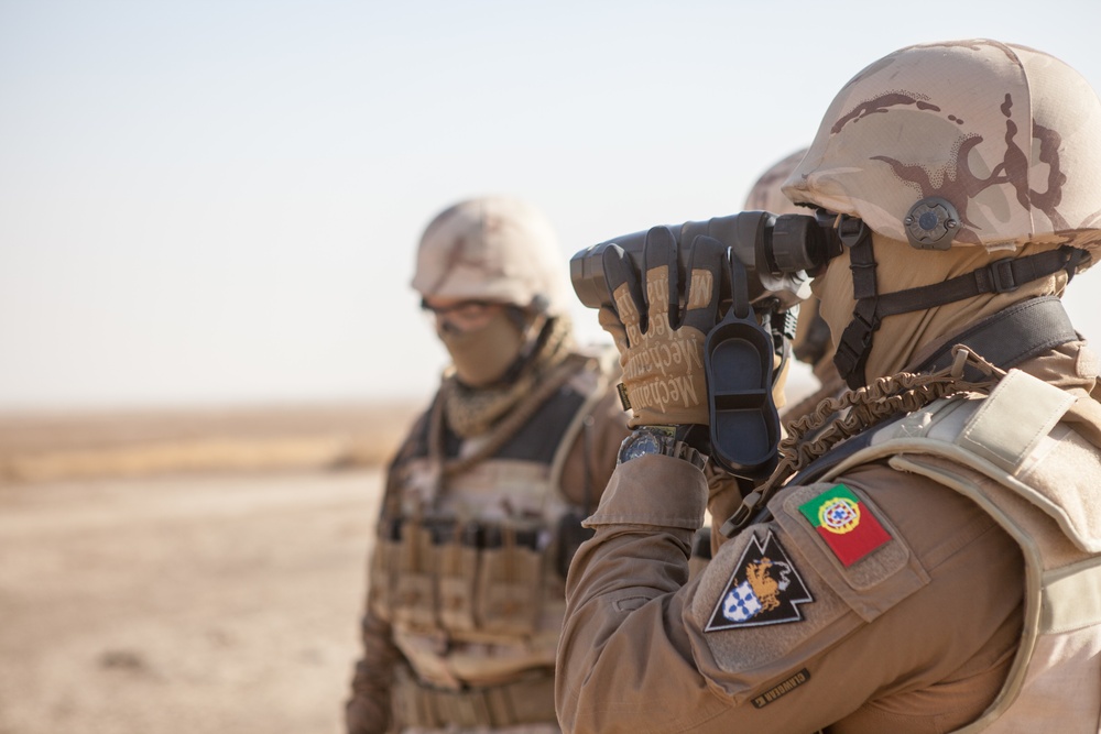 Portuguese soldiers weapons training