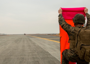 MACS-4 Marines train to employ expeditionary runways