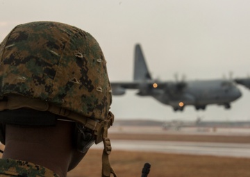 MACS-4 Marines train to employ expeditionary runways