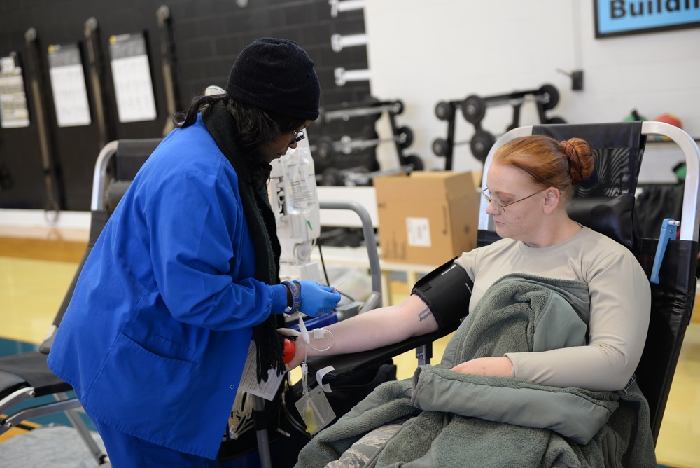 Airmen show support with blood donation