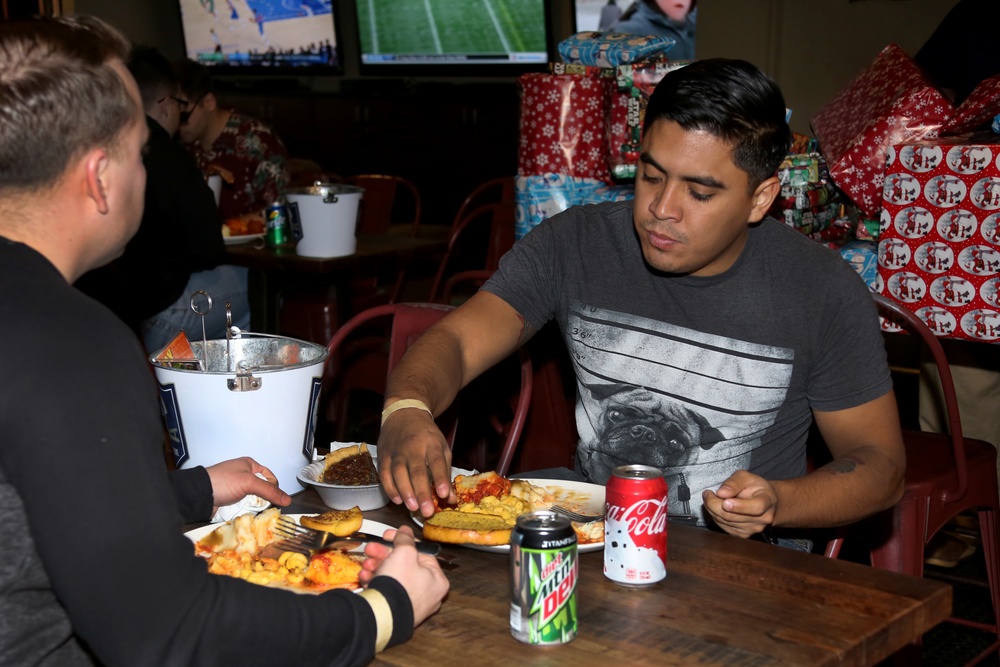 SMP’s Christmas dinner feeds holiday spirit to service members