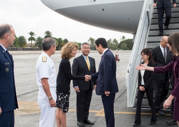 Japanese Prime Minister Arrives in Hawaii for Memorial Visit