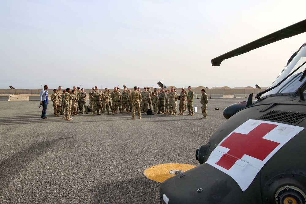 Medical Soldiers train with military working dogs