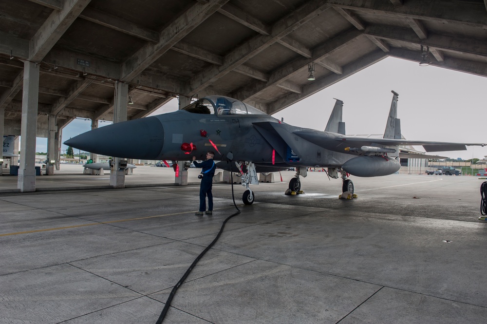 18th EMS, AMXS keep F-15s flying