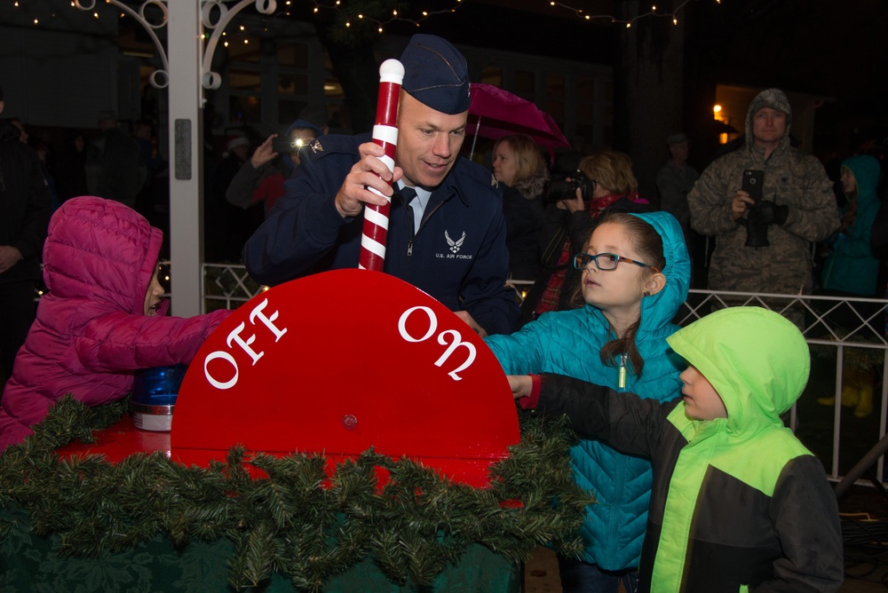 Commander lights base Christmas tree