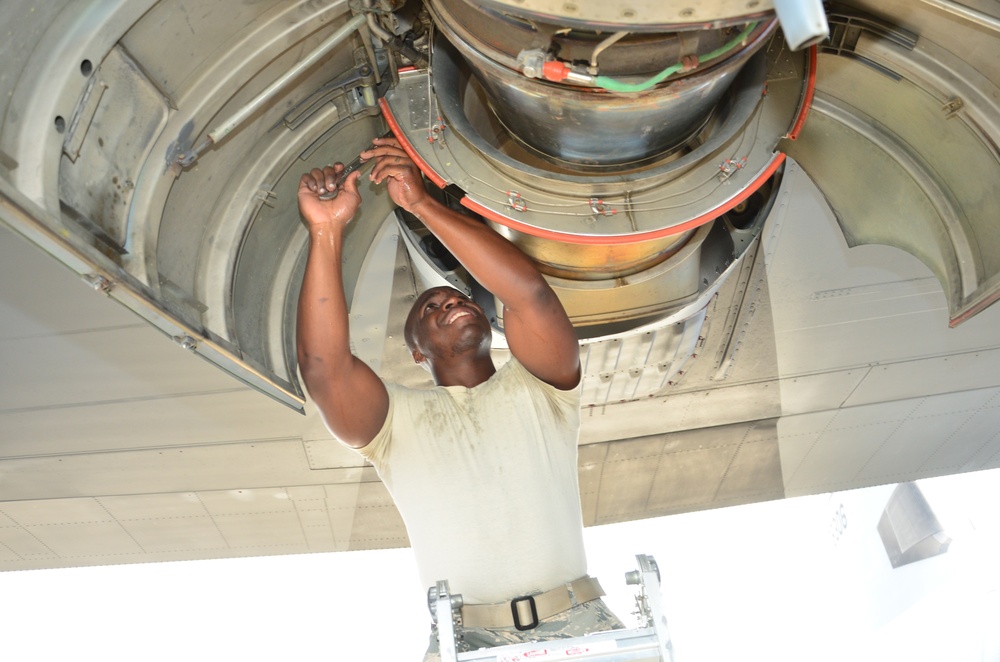 Hurricane Hunters prepare for storm missions