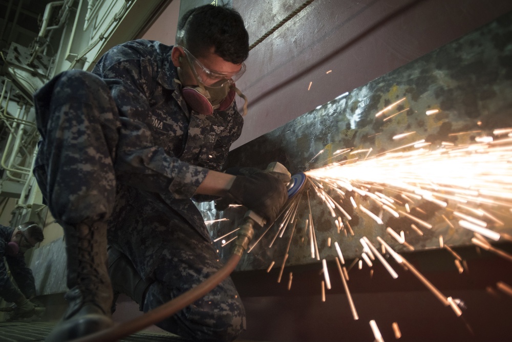 Maintenance aboard USS Bonhomme Richard (LHD 6)