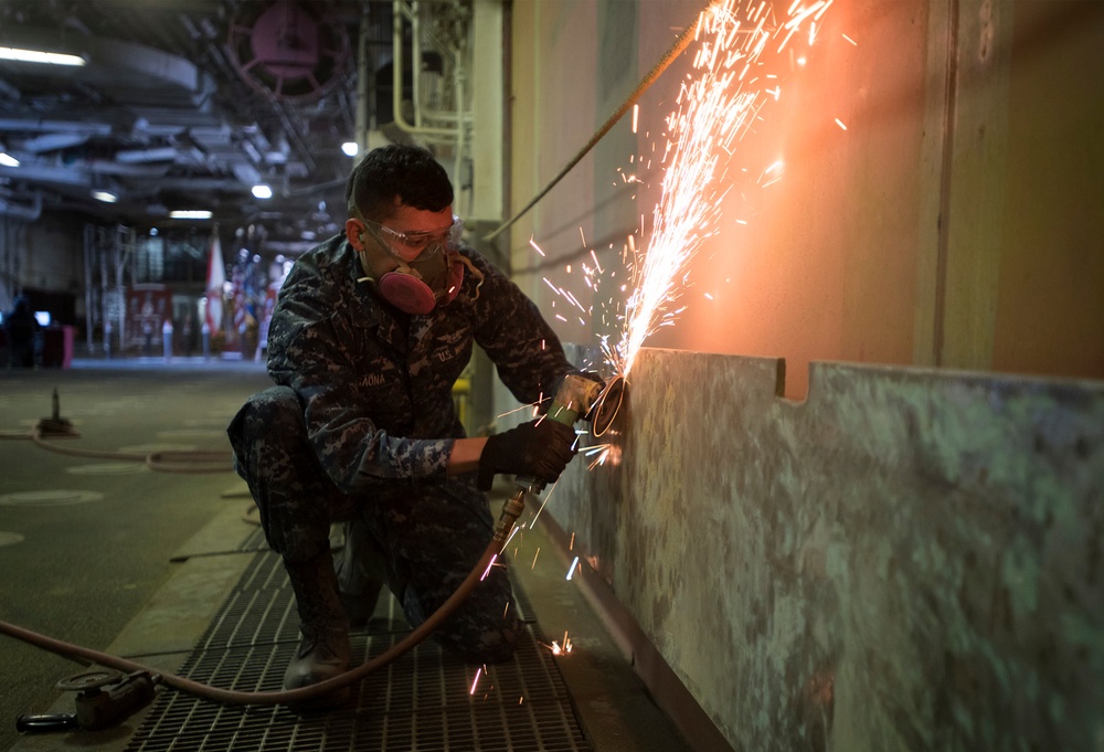 Maintenance aboard USS Bonhomme Richard (LHD 6)