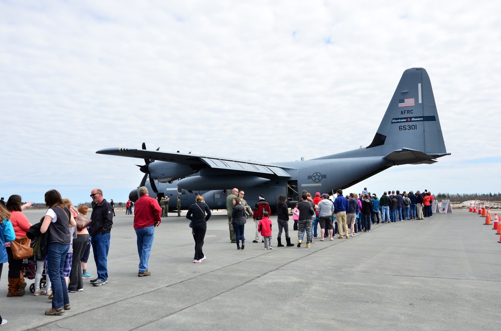 Hurricane Hunters begin week-long awareness tour with NHC partners in Canada