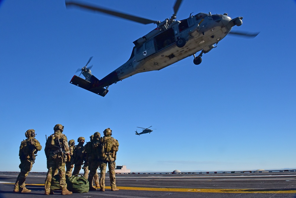 MSST San Diego fast ropes aboard USS Carl Vinson