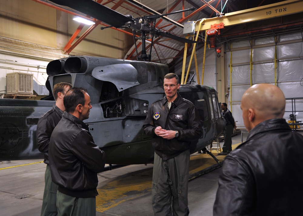 Hurricane Hunters investigate training options at Kirtland AFB