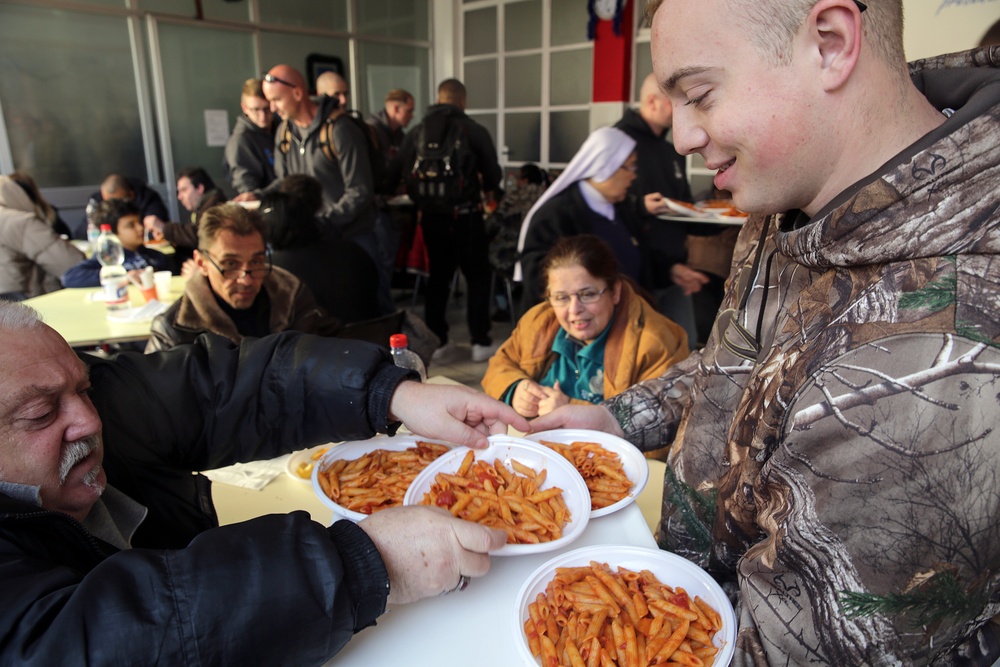Marines, Sailors volunteer at soup kitchen in Italy