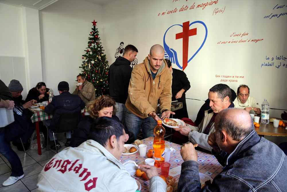 Marines, Sailors volunteer at soup kitchen in Italy