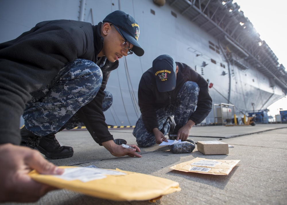 USS Bonhomme Richard (LHD 6) Mail Call