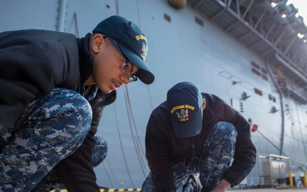 USS Bonhomme Richard (LHD 6) Mail Call