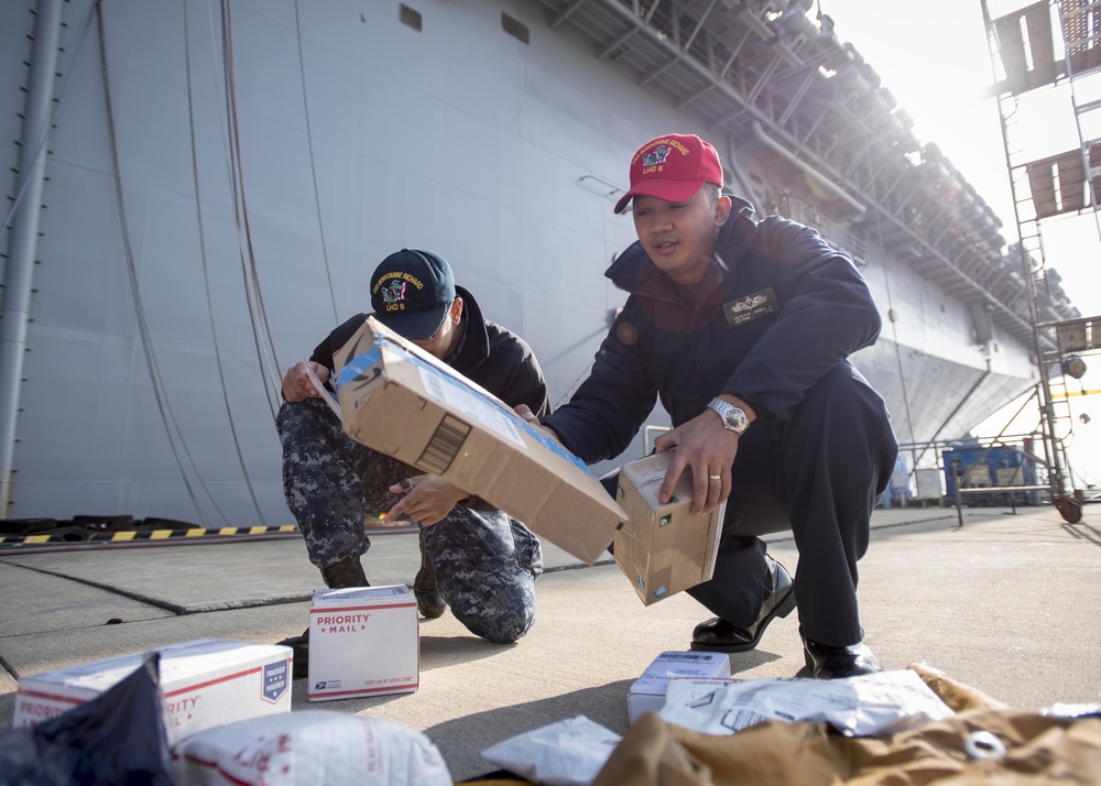 USS Bonhomme Richard (LHD 6) Mail Call