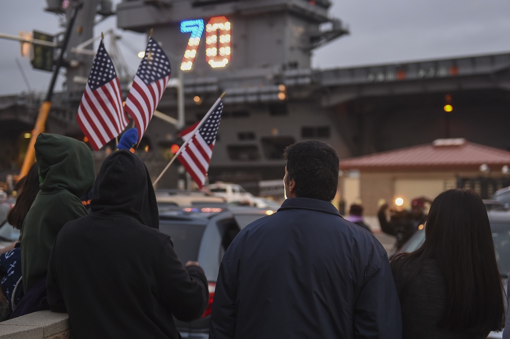 USS Carl Vinson (CVN 70) Departs for Deployment