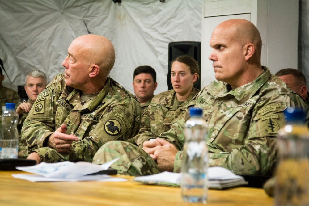 Lt. Gen. Luckey visits deployed soliers