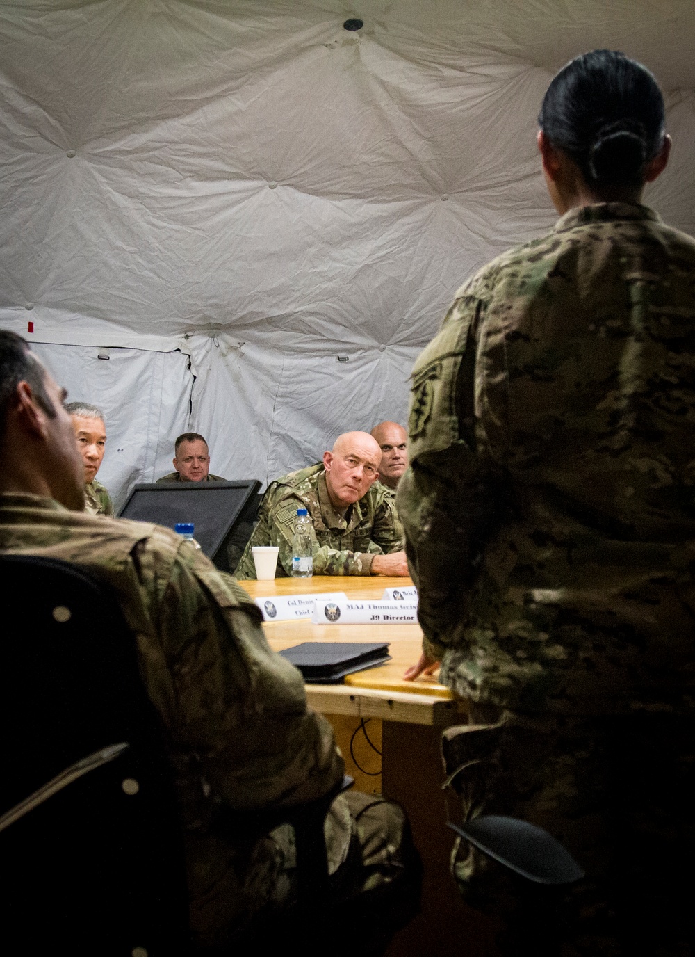 Lt. Gen. Luckey visits deployed soldiers.