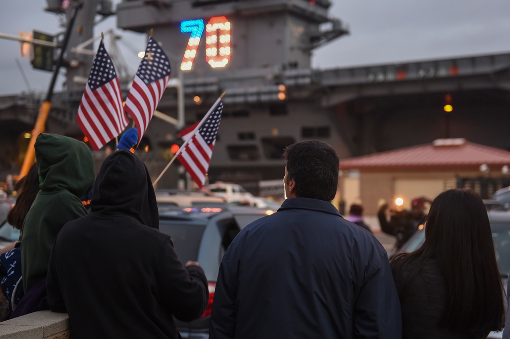 USS Carl Vinson (CVN 70) Departs for Deployment