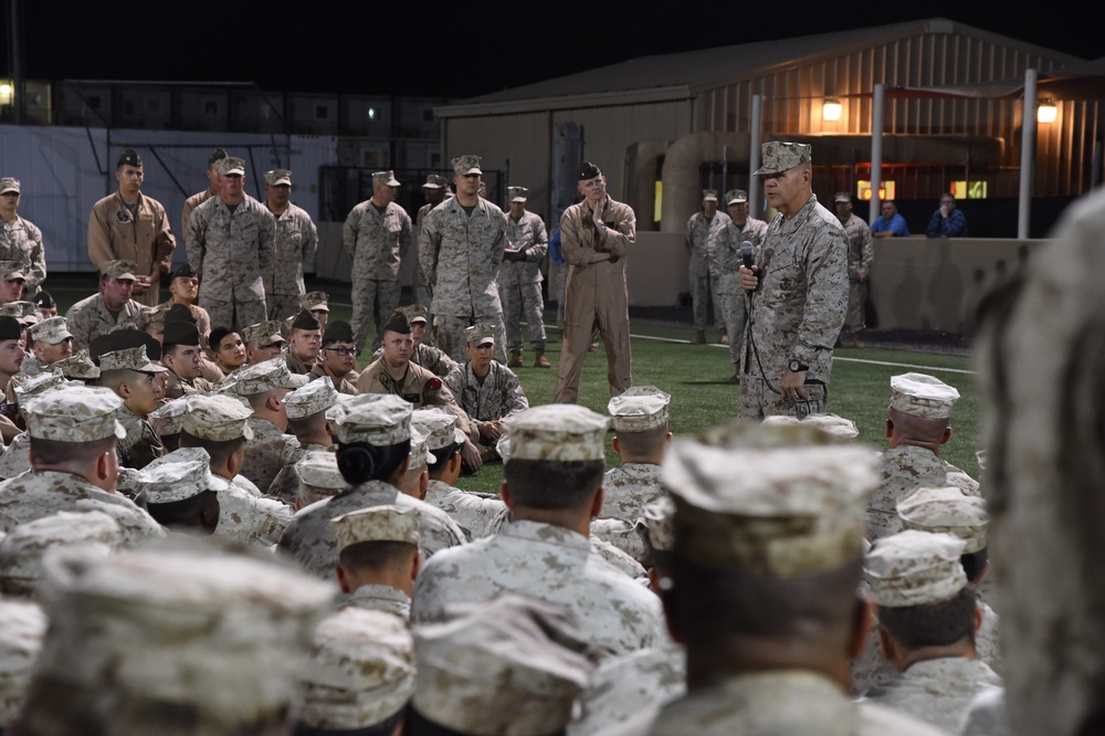 DVIDS - Images - CMC and SgtMaj MC visit Marines and Sailors aboard ...