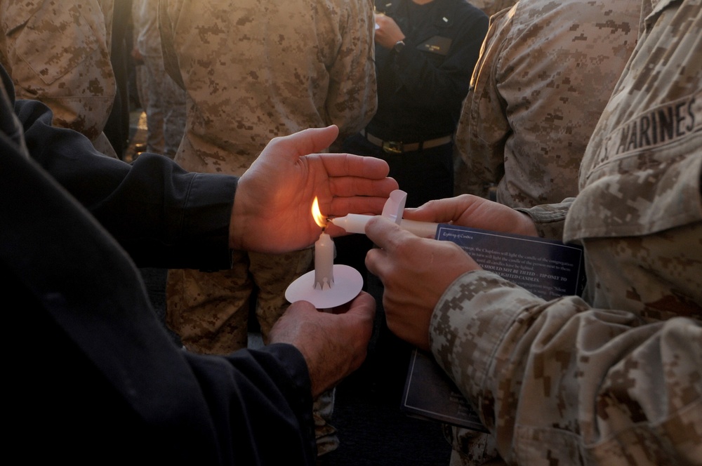 USS MAKIN ISLAND CELEBRATES CHRISTMAS EVE