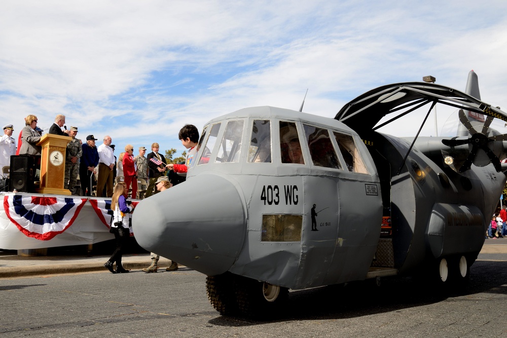 403rd Wing participates in Gulf Coast Veterans Parade
