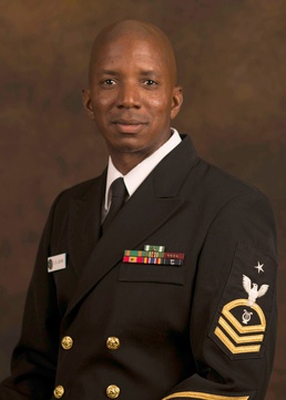 Navy Senior Chief Petty Officer Loggins supports the 58th Presidential Inauguration