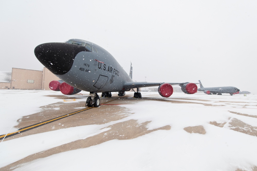 KC-135s weather winter storm