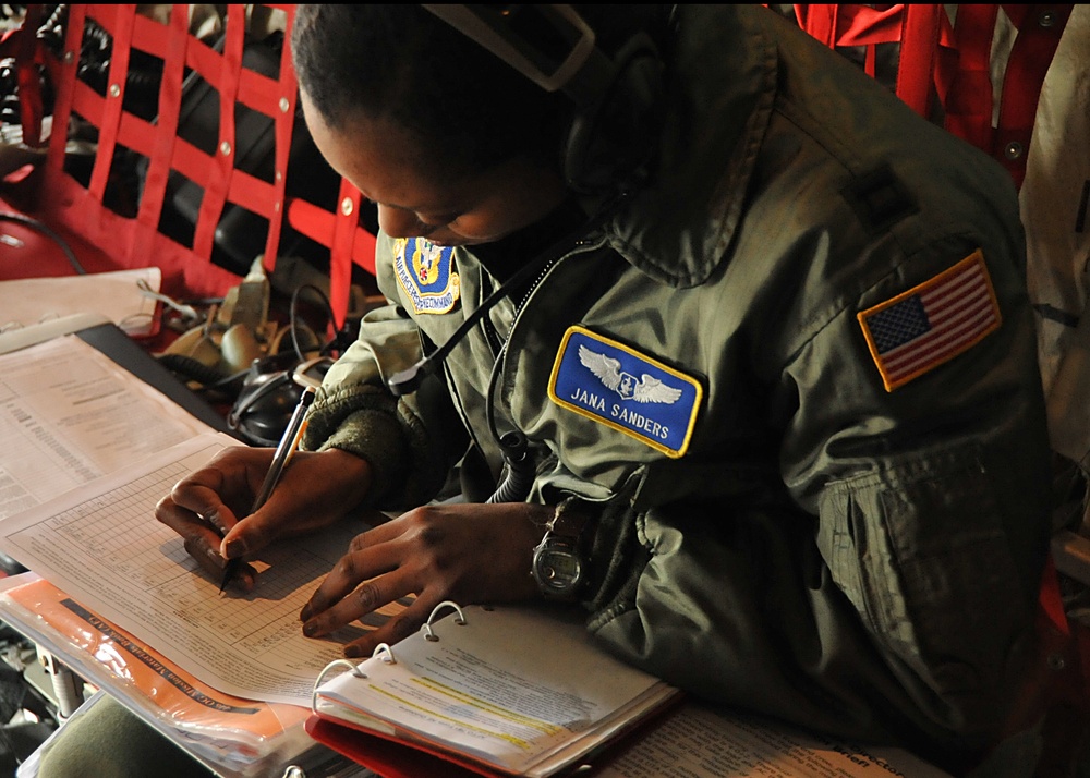 Hurricane Hunters, 446th Aeromedical Evacuation Squadron team up for life-saving training